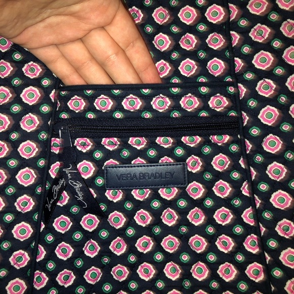 Vera Bradley large crossbody - Picture 4 of 4